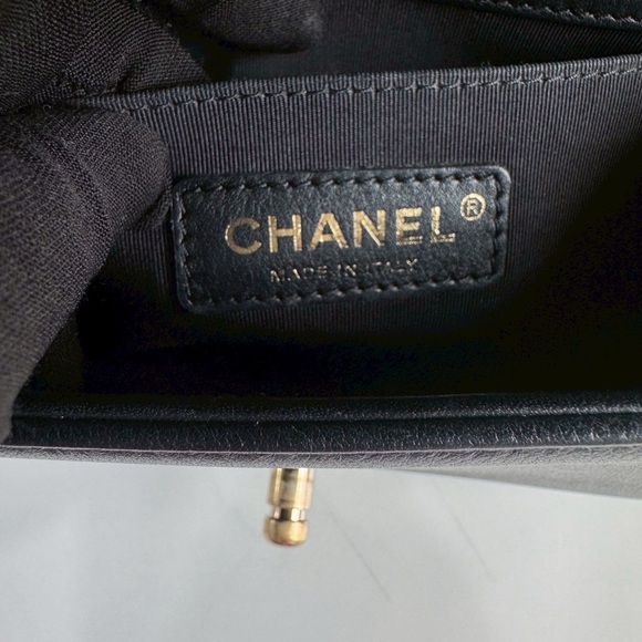 Chanel Black Quilted Leather Shoulder Bag - Picture 10 of 16